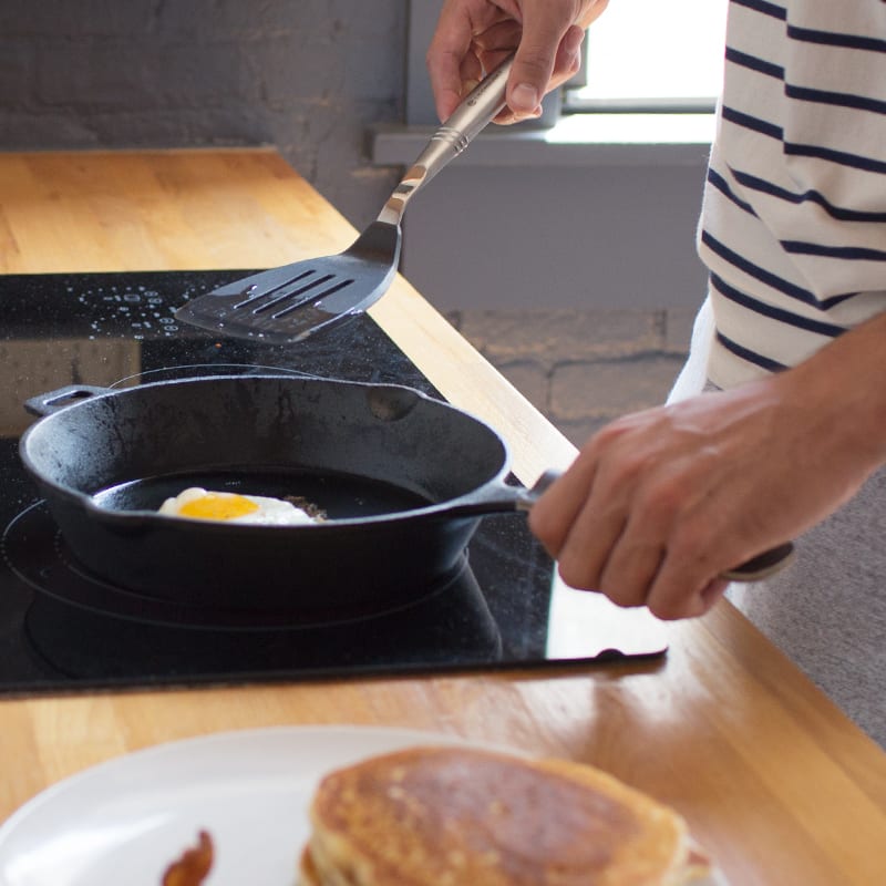 Do guys cook on this middle griddle thing? : r/castiron